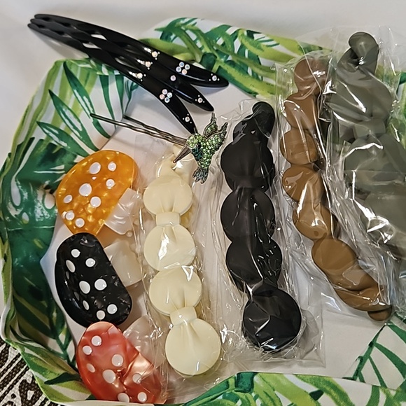 Adorable Hair Bundle! MUSHROOOM ClipS Banana Clips Bun Hair Pic Bundle with Case - Picture 3 of 3